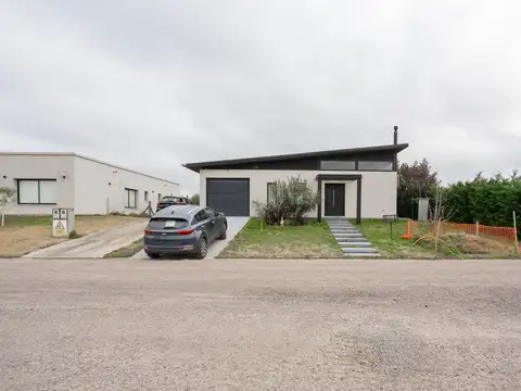 CASA EN VENTA 4 AMBIENTES EN SAN VICENTE SAN LUCAS