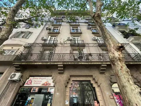 Avenida Pueyrredón e/ Vicente López y Guido