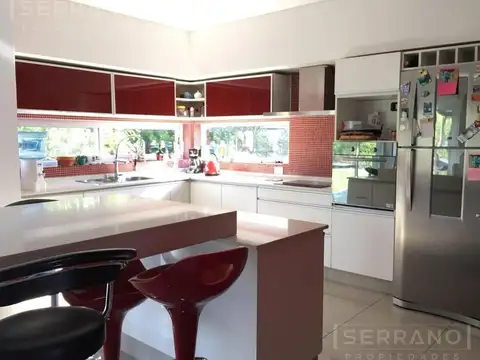 Casa 4 ambientes con 4 baños