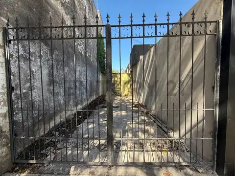 GALPÓN/DEPOSITO EN VENTA EN 530 E 9 Y 10.