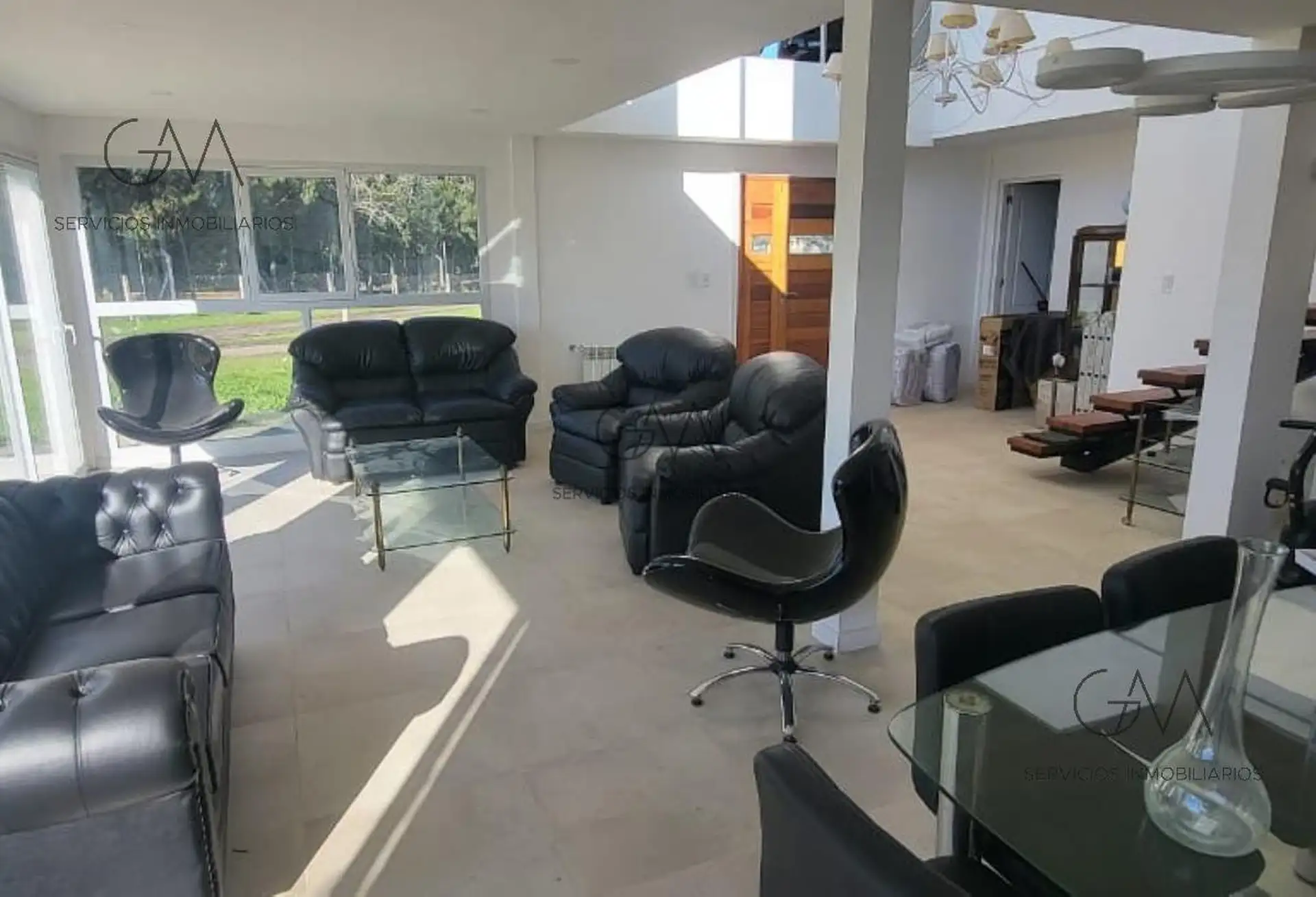 Moderna casa a estrenar en Tierras del Mar.