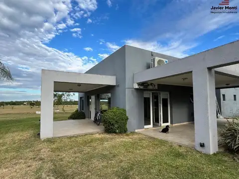 Casa 4 ambientes con 3 baños