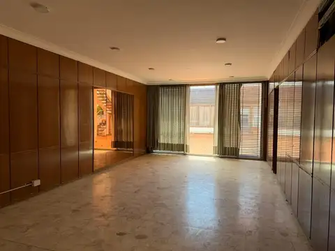 Galpon en Venta 49  mts Fondo