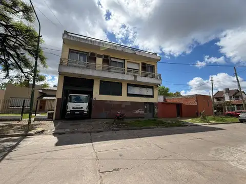 Depósito con vivienda/oficinas