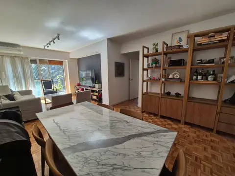 Venta Departamento de 3 ambientes con cochera y dependencia