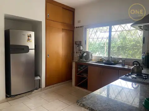 Casa 5 ambientes con 2 baños