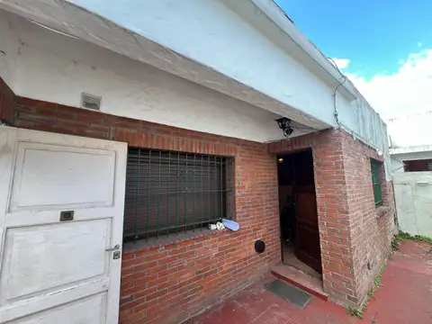 Villa Adelina: PH Al Medio de 3 Ambientes con Patio. y Parrilla. Ambientes Grandes. Lavadero Separado