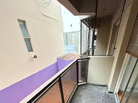Departamento 2 ambientes  c/balcón doble y seguridad 24 hs