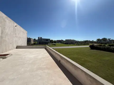 Casa en Venta con 4 cocheras