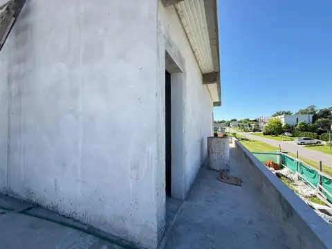 Casa 6 ambientes con 2 baños