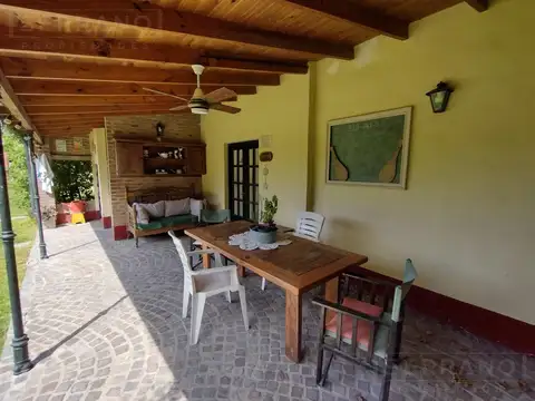 Casa 4 ambientes con 2 baños