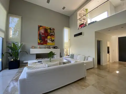 Casa en Alquiler de 4 dormitorios