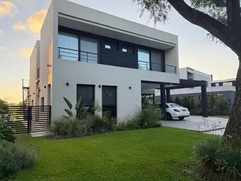 Excelente Casa En Venta Barrio Cerrado San isidro Labrador 