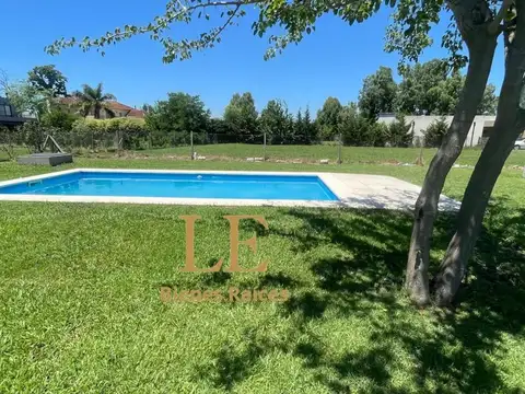 Casa en Alquiler con 3 cocheras