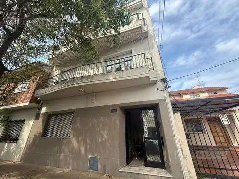 Departamento de 1 ambiente en alquiler por escalera en Olivos, Vte López