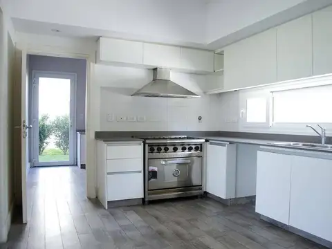 Casa en Venta con 6 cocheras