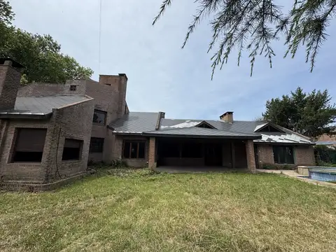 Casa 5 ambientes con 2 baños