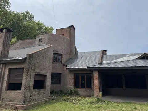 Casa en Venta con 6 cocheras