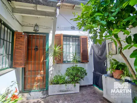 Casa p.h de tres ambientes con jardín propio.