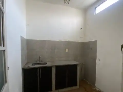 Oficina 5 ambientes con 2 baños