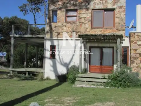 Vende casa de 3 dormitorios en la Juanita, Jose Ignacio. 