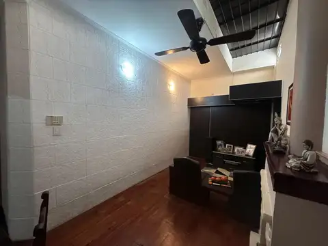 Casa 7 ambientes con 2 baños