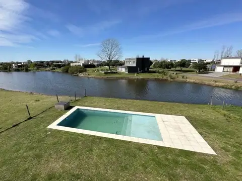 Casa a la laguna en cantón Norte