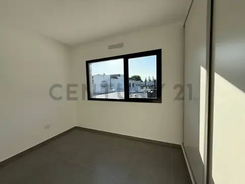 Casa en venta de tres dormitorios en Gonnet