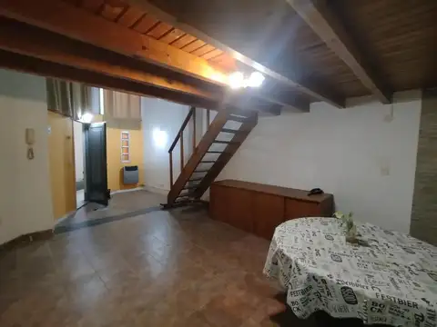 Departamento tipo casa monoambiente c/ entrepiso en ALQUILER