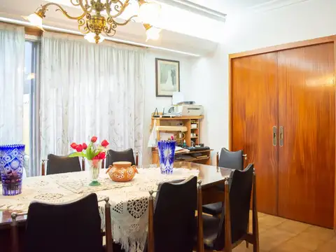 Casa en Venta con 3 cocheras