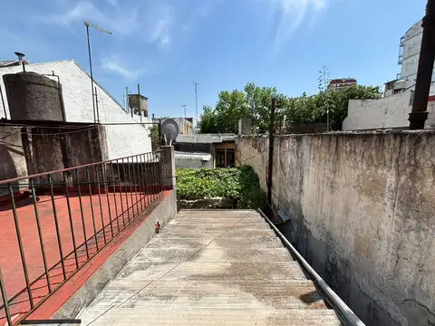 Casa 6 ambientes con 2 baños