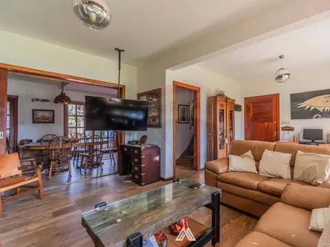 Se alquila casa 4 dormitorios en Punta Gorda.