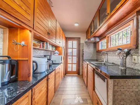 Casa en Alquiler con 2 cocheras