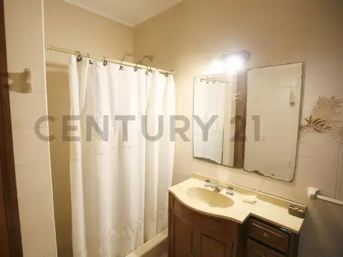 Casa con Local en Venta en La Plata