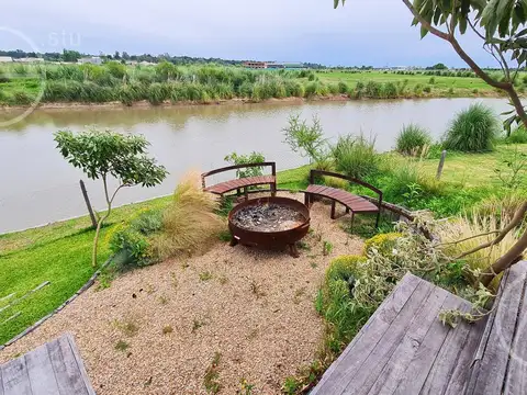 Casa en venta al lago con 7 ambientes con pileta en Riberas Puertos Escobar