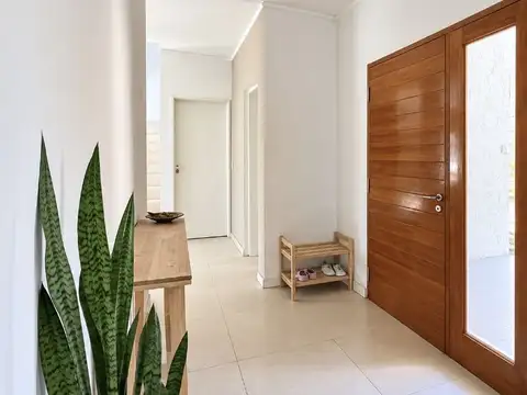 Casa en Alquiler Temporal con 3 cocheras