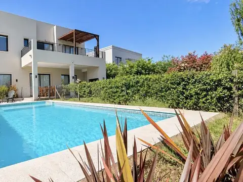 CASA EN VENTA EN SANTA ELENA - PILAR DEL ESTE 