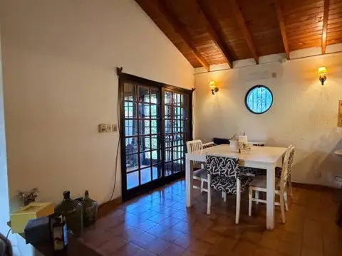 Casa 5 ambientes con 2 baños