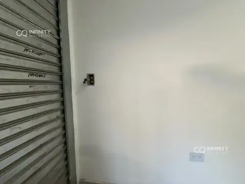Venta Excelente Local muy luminoso en Paso Del Rey- Zona comercial