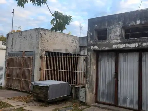 Venta de Casa a reciclar en Rafaela.. Oportunidad!