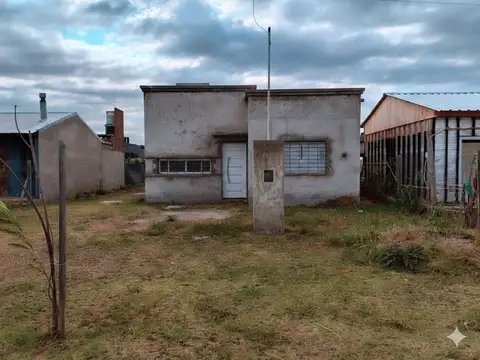 Casa en Barrio Las Fincas Ibarlucea. A terminar