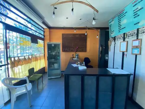 Venta! en Bloque de Local Comercial y Departamentos! Castela