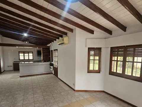 Casa 6 ambientes con 3 baños
