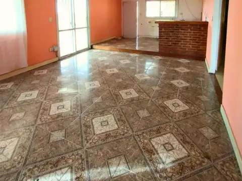 Casa 3 ambientes con 1 baño
