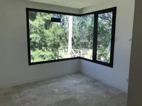 Casa 5 ambientes con 4 baños