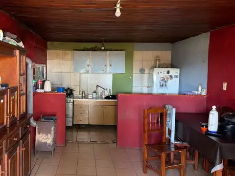 Casa 4 ambientes con 2 baños
