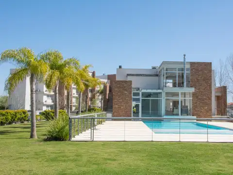Casa 8 ambientes con 4 baños