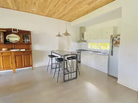 Casa en Alquiler con 2 cocheras