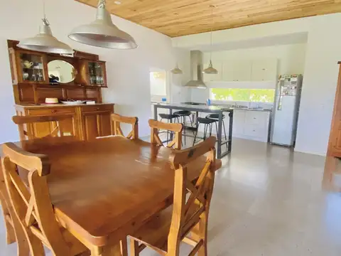 Casa 4 ambientes con 2 baños