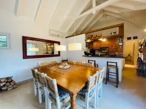 Casa 4 dormitorios zona Montoya